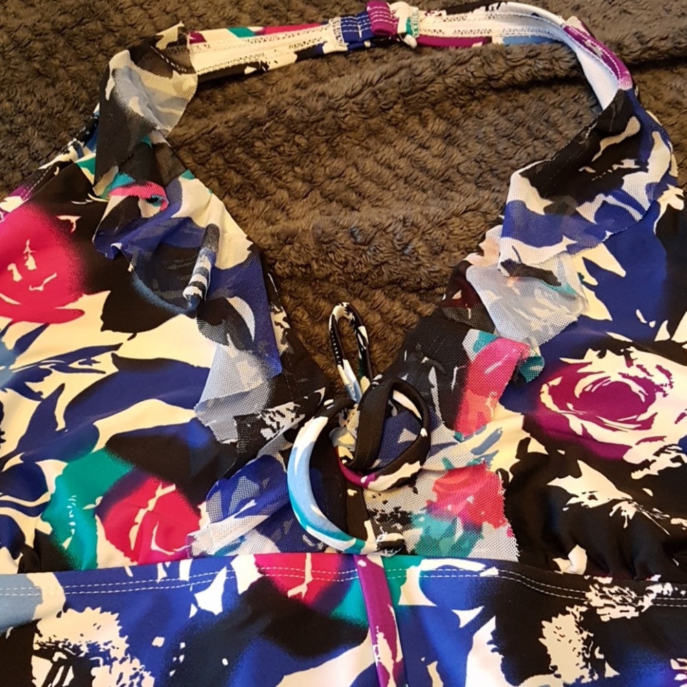 Swimsuit Top - Picture 2 of 6